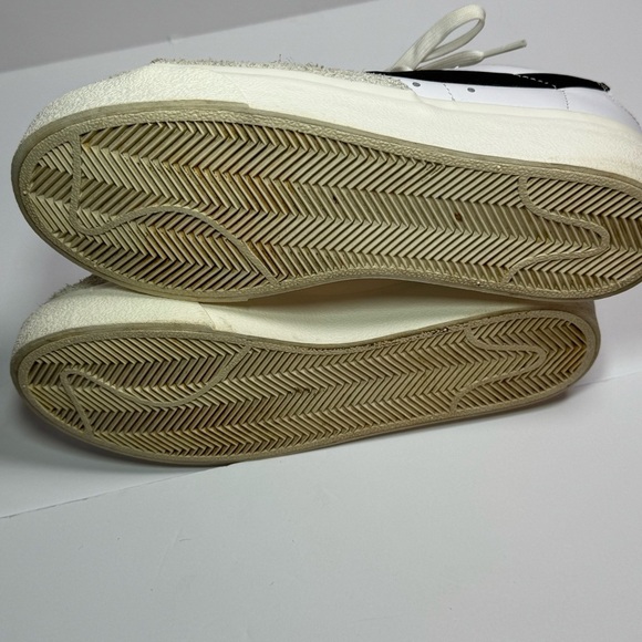 Nike Blazer Classic White and Black Low-Top Sneakers 7.5